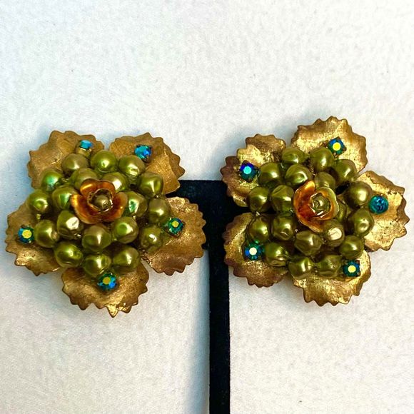 Flower Stud Earrings Gold Tone Cluster Beads Blue Green Rhinestones Clip Ons - Picture 2 of 11